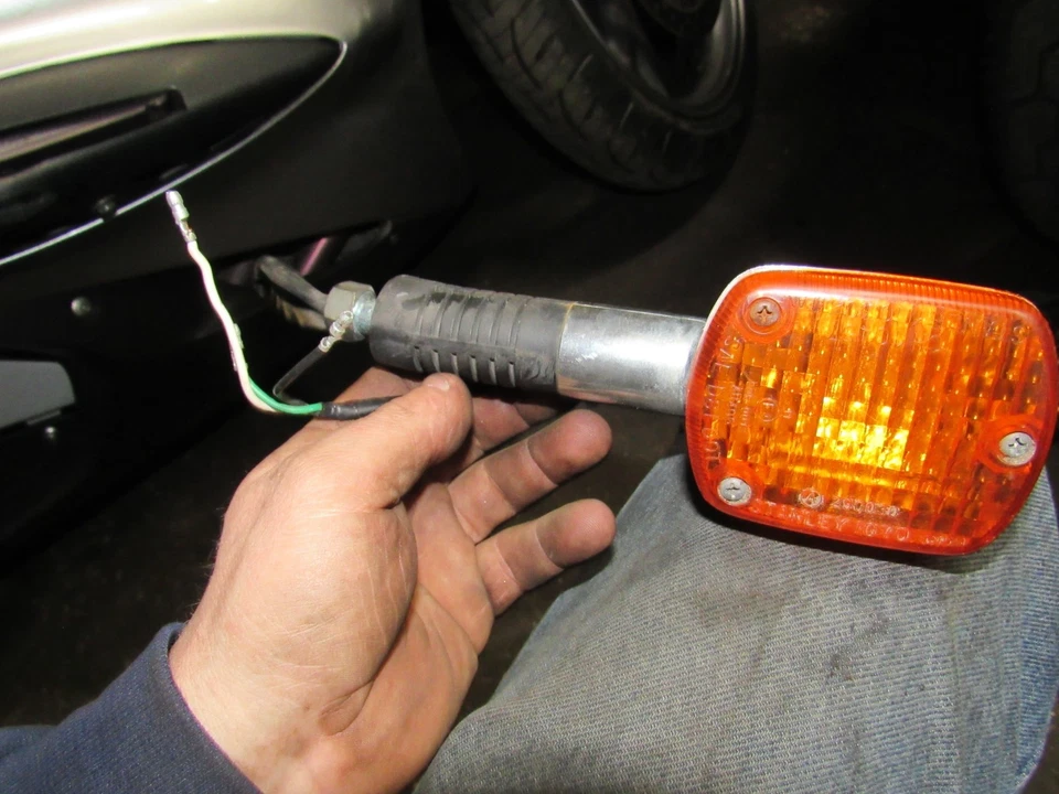 1985 Honda VF700 C V45 MAGNA PISCA-PISCA DIANTEIRO DIRECIONAL - Imagem 1 de 1