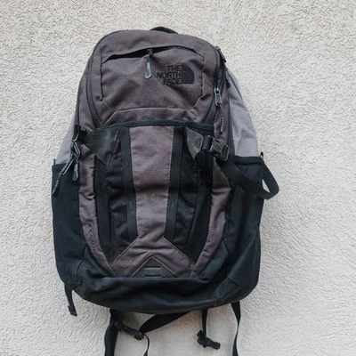 Mochila de reconocimiento THE NORTH FACE gris bolsillos exterior senderismo computadora portátil correas acolchadas Foto 1 de 4