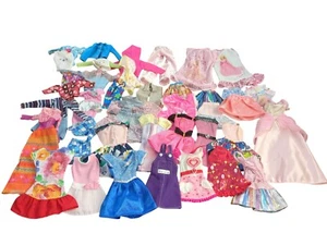 Hugh Paket 43 Vintage Barbie, Kelly, Chrissie Kleidung mit Etikett. Rosa, Lila, S/W. - Bild 1 von 7