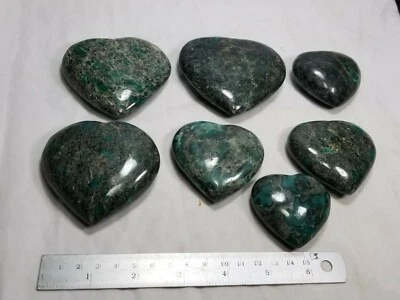 Natural Chrome green verdite in hornblend- newly discovered healing Heart shape - Image 1 of 4