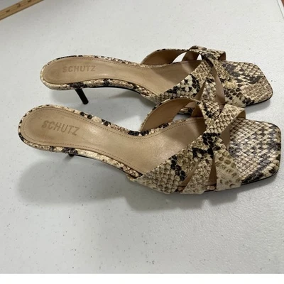 Tacones de mula Schutz Keefa estampado de serpiente punta cuadrada para mujer talla 11B Foto 1 de 4