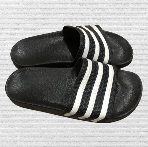 Sandali Adidas Adilette Slides taglia 4 neri ottime condizioni (adatti come A 3)