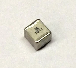 1 Stück ATC 100B High-Q SMD Keramik Vielschichtkondensator 100pF 500V 5% (M2110) - Picture 1 of 6