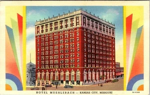 KANSAS CITY MISSOURI HOTEL MUEHLEBACH STREET SCENE VINTAGE LINEN POSTCARD VIEW - Picture 1 of 2