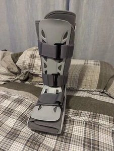 Aircast Brace Walking Boot Medium Softstrike Inflatable Foot Ankle Sport Injury - Picture 1 of 4