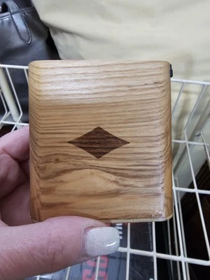 Juego de coctelera taza dados de madera con dados rojos - aspecto hecho a mano - nuevo Foto 1 de 4
