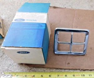 NOS PARKING LIGHT BEZEL FOR 1975-78 LINCOLN FULL-SIZE CARS 1976 1977 DOOR LH - Picture 1 of 3