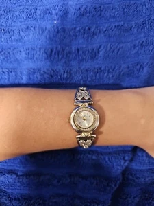 Ladies Wristwatch w/Silver & Gold Trim Around Face w/Filigree Decorative Band - Picture 1 of 7