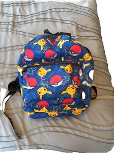 2020 Pokémon Pikachu Pokéball Rucksack Nintendo Game Freak - Bild 1 von 7