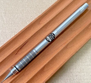 Pilot Matita Meccanica 0,5 mm Modello A Scacchi Inciso Vecchio Stock Made in Japan - Foto 1 di 11