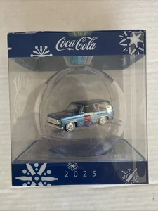 2025 M2 Machines Decorazione Natalizia Coca-Cola 1973 Chevrolet K5 Blazer - Foto 1 di 7