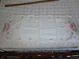 Vtg. WATER LILIES & BUTTERFLIES Embroidered & Crocheted COTTON RUNNER--16" x 40" - Picture 1 of 4