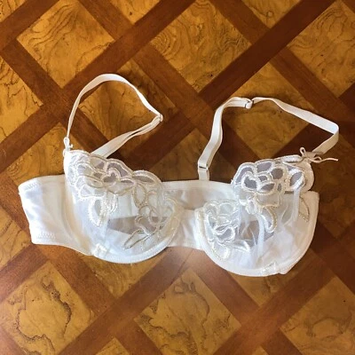 Sujetador vintage Dolce Gabbanna Italia blanco roto encaje transparente con aros 34C pequeño daño Foto 1 de 4