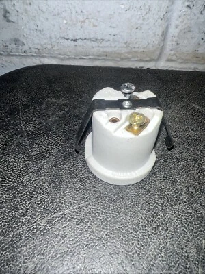 Leviton Lamp Holder Socket 002-8880 QTY 1 - Image 1 of 4