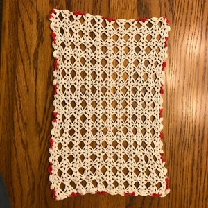 Vintage Square Doily White with Varigated Red and White border-Different! - Imagen 1 de 3