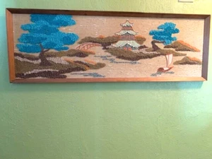 MCM MEDIADOS DE SIGLO MODERNO Guijarro Grava Arte Paisaje Asiático sobre Pagoda de Arpillera ENMARCADO - Imagen 1 de 4