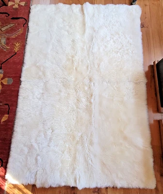 Real Sheepskin Area Rug- natural white cream - rectangular - Size 4' x 6'  - Image 1 of 4