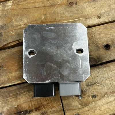 VOLTAGE REGULATOR - Image 1 of 2