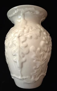 Vintage☘Belleek☘Miniature Oak Leaves & Acorns Bud Vase☘1993-1996☘Excellent Shape - Picture 1 of 4