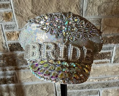 Невеста ослепительный серебряный блестками шляпа. Совершенно новый. Никогда не носился. Один размер подходит большинству. - Изображение 1 из 4