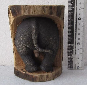 Heiliger Schrott! Pooping Poohing Elefantenplakette Somsak Meewan - Bild 1 von 5