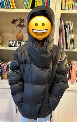 Chaqueta acolchada negra con capucha Obermeyer para niñas talla mediana (10/12) Foto 1 de 4