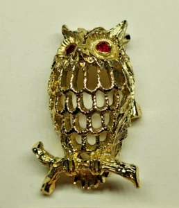 Vintage OWL Small Brooch Pin, Signed GERRYS, Gold Tone w/ Red Rhinestone Eyes - Picture 1 of 5