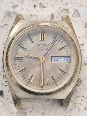 Reloj Bulova Cuarzo Chapado en Oro Movimiento Cal 2242 No Funciona Para Piezas Foto 1 de 4
