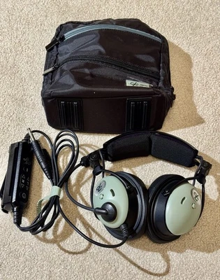 David Clark DC ONE-X headset with original case - absolutely perfect condition Foto 1 de 4