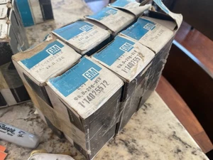 NOS New Chevy Valves(8) 14025572 - Bild 1 von 2