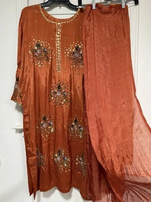 Elegante bordado pesado hecho a mano de 3 piezas tamaño grande Foto 1 de 4