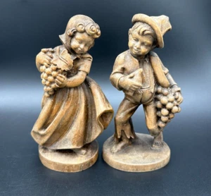 Holzfigur Handgeschnitzt Holzschnitzerei -Weinfest-Junge und Mädchen-Süßes Paar - Bild 1 von 18