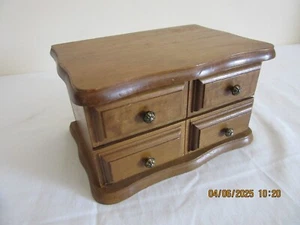 Avon Decorators Jewerly Chest 1978 - Picture 1 of 4