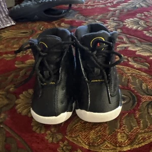 Tenis deportivos retro para niños pequeños 4 C Air Jordan 13 Playoffs DJ3004-062 - Imagen 1 de 6