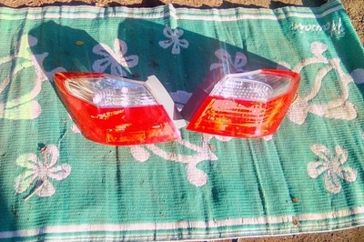 Juego de lentes traseros Honda Accord usados para 2013-2015 Foto 1 de 3