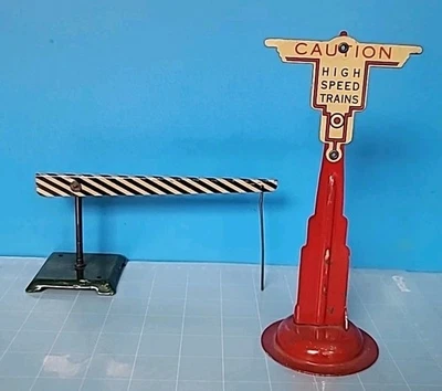 CB25: Marx Prewar O "Caution High Speed Trains" Train Signal & Crossing Gate - Image 1 of 4