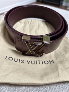 Cintura Louis Vuitton in pelle verniciata con monogramma e fibbia LV - Foto 1 di 4