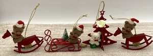 4 Vintage Russ Berrie Weihnachtsschmuck beflockt Teddybären Miniatur rot Metall - Bild 1 von 15
