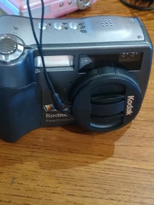 Kodak Easyshare Zoom Camera  DX7630 6.1 Mega Pixels Charger, Battery  Manual - Image 1 of 4