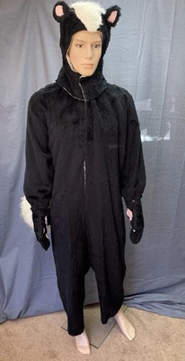 Skunk - Image 1 of 4