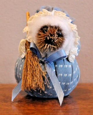 Vtg Rustic Primitive Mouse with Broom Country Decor Shelf Sitter - Image 1 of 4