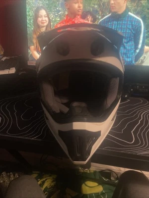 Raro Casco de Motocicleta Todoterreno Scorpion EXO, Talla Juvenil Casco Grande Foto 1 de 4