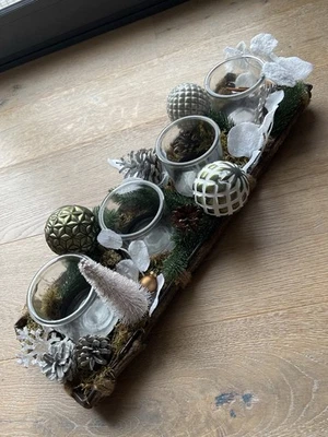 DEPOT Adventskranz mit 4 Teelichthaltern – Deko-Tablett 60 cm mit Weihnachtskuge - Bild 1 von 3