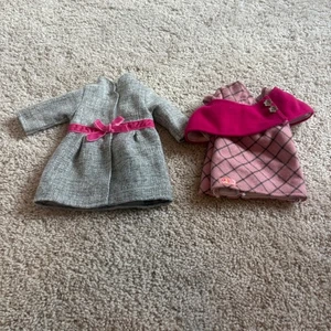 Our Generation Puppenkleidung Kleid und Mantel rosa grau Konvolut passt 18" Puppen - Bild 1 von 6