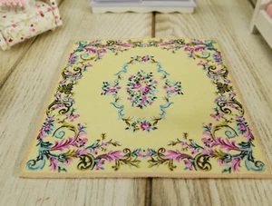 Alfombra amarilla clara miniatura 1:12 floral para casa de muñecas con remolinos de campo francés - Imagen 1 de 6