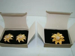 Avon Floral Pearlesque Clip Earrings and Brooch Pin Set Clip on - Picture 1 of 8