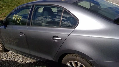 Used Rear Left Door Assembly Rear Side fits: 2015 Volkswagen Jetta Sdn electric - Изображение 1 из 4