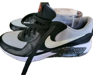 Scarpe Nike Air Max Excee SE "GS" Nero/Bianco (CV8131-001) Taglia 7Y/8Wmns - Foto 1 di 8