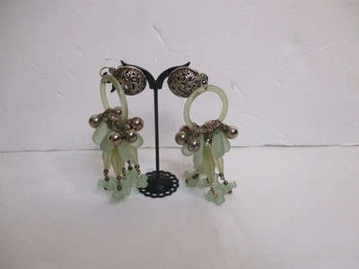 Pendientes colgantes vintage múltiples formas cuentas verdes y piedras clip 3,5" Foto 1 de 4