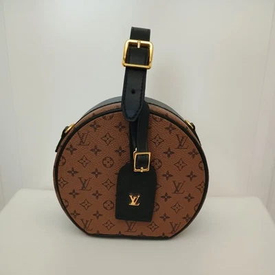 Mini Boite Chapeau con monograma inverso Louis Vuitton Foto 1 de 4